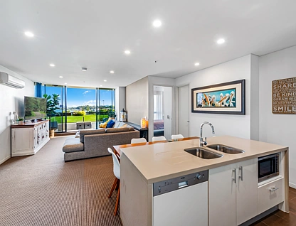 805/2 Aqua Street, Southport, Gold Coast, 2 Kuwarto, 2 Banyo, Apartment
