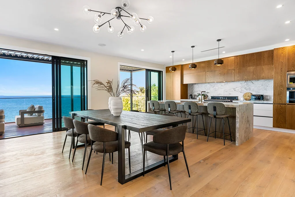 Stanmore Bay 6Habitaciones LUXURY HOME AND INCOME WITH BEACH ACCESS!