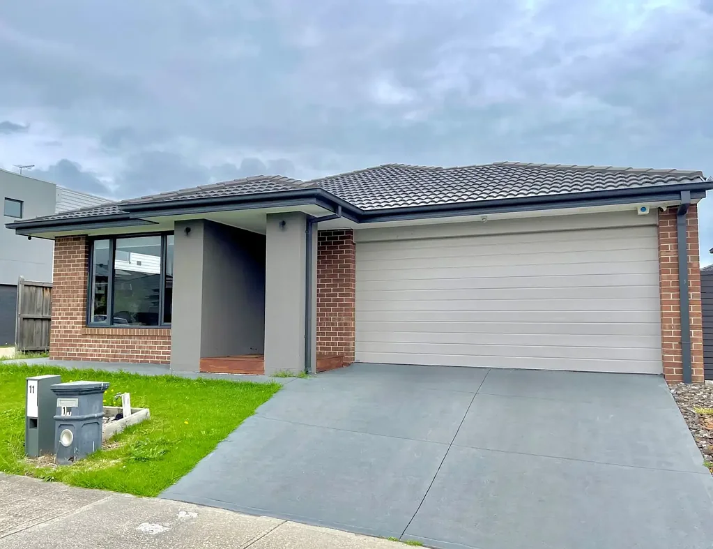 Spacious Family Living in the Prestigious Marriott Waters Estate