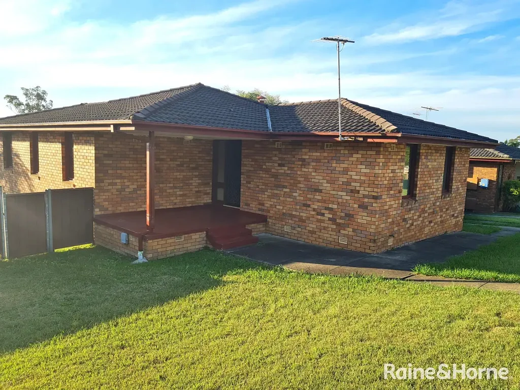 THREE BEDROOOM FAMILY HOME CLOSE TO EVERYTHING IN INGLEBURN FOR LEASE!