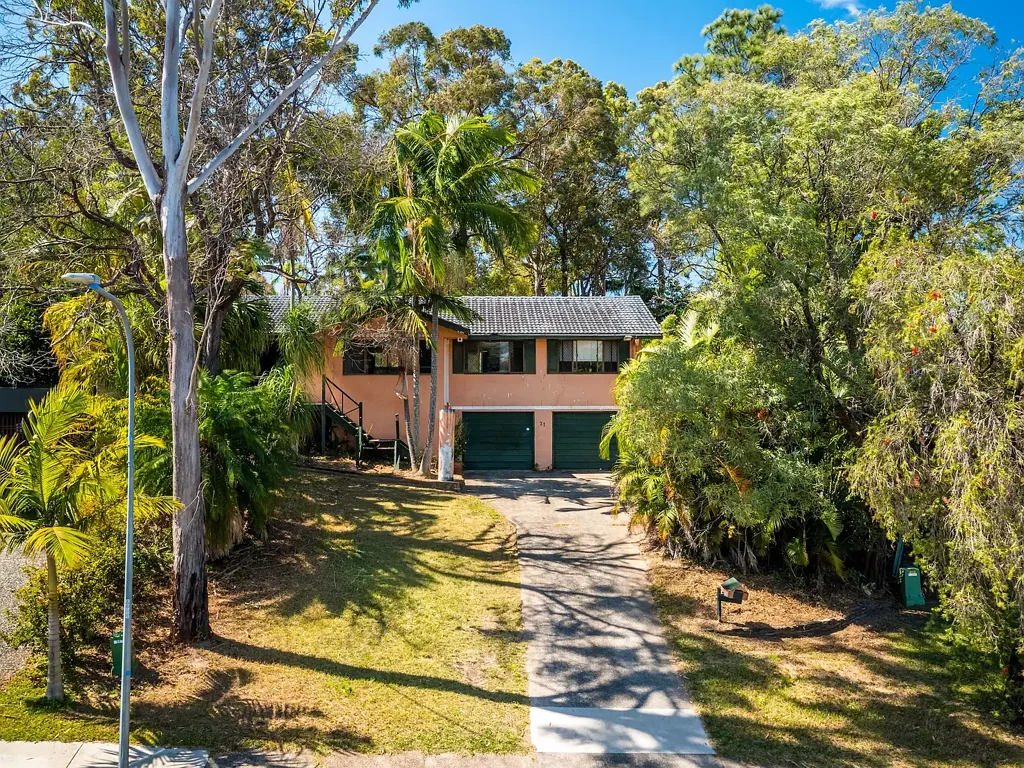 21 Winani Drive, Ashmore, QLD 4214