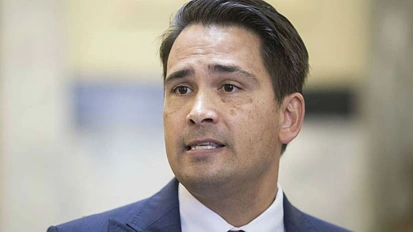 桥哥拒绝走人：别犯傻，别质疑我国家党党魁的领导力！