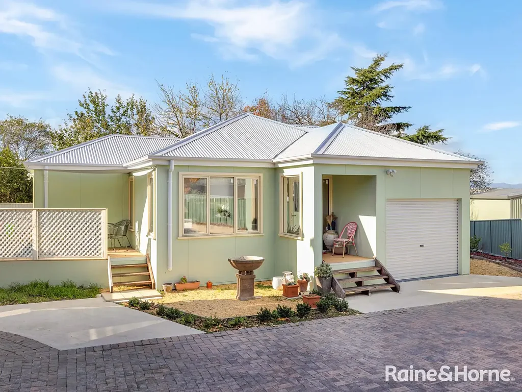 West Bathurst 2房  LOW-MAINTENANCE LIVING IN A CONVENIENT WEST BATHURST LOCATION