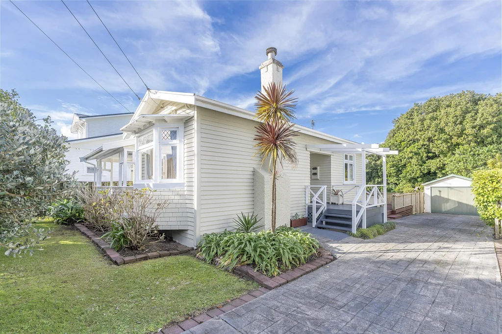 Sandringham 3 Slaapkamer Character and Opportunity, Parkside Position!