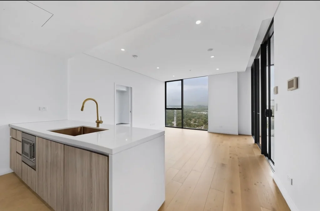 Seamless & Vibrant Brand-New Contemporary Apartment with Skyline Views