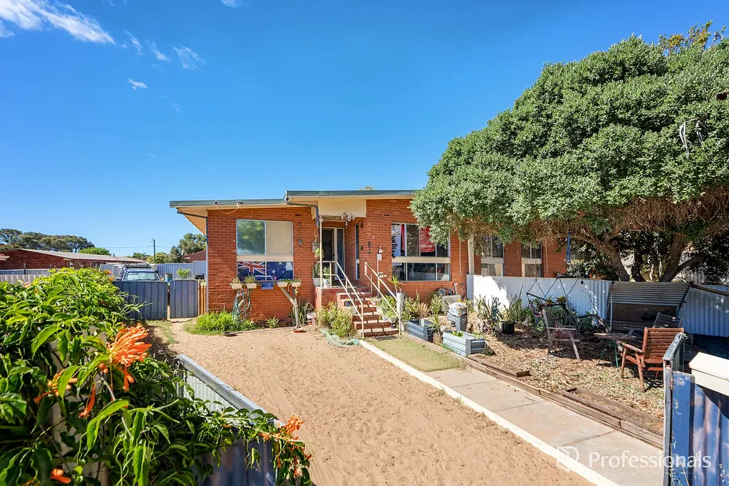 67A & B Kenny Crescent, Rangeway, WA 6530