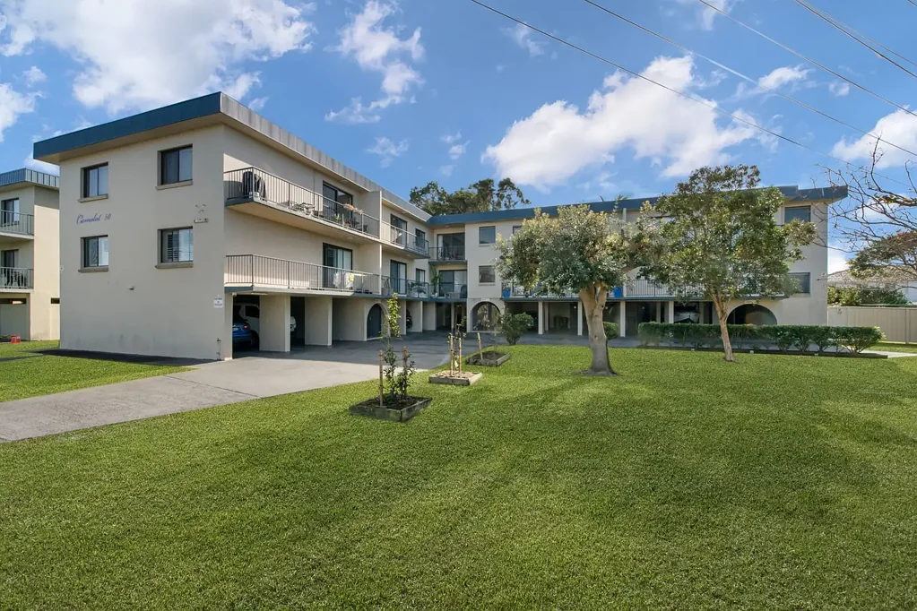 Coastal Living in a Prime Location – Spacious 2 Bedroom Unit