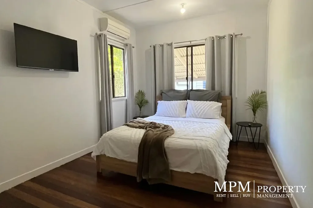 Spacious Home 1012m² with Butler's Kitchen