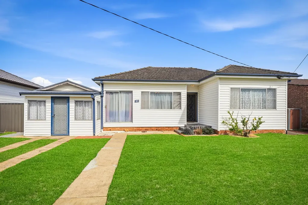Oxley Park 3 Bedroom Comfort and Space Combined - Oxley Park Home with Retreat