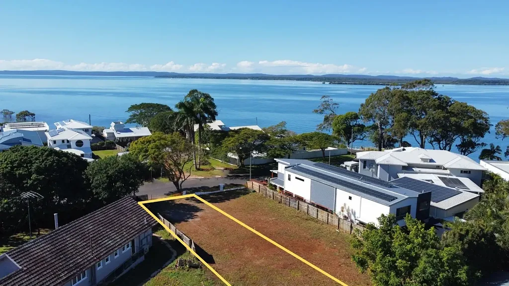 Redland Bay Price drop YOUR DREAM SPOT AWAITS STEPS TO WATER, GOLF, SHOPS