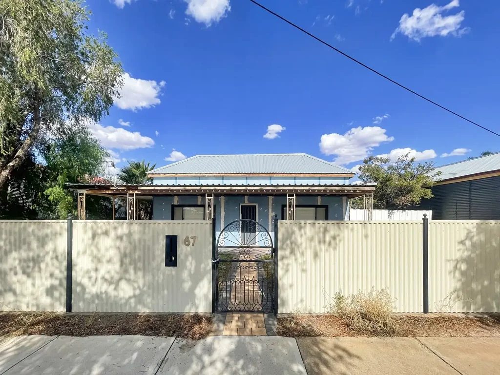 Broken Hill 3 Bedroom Potential home with large shed