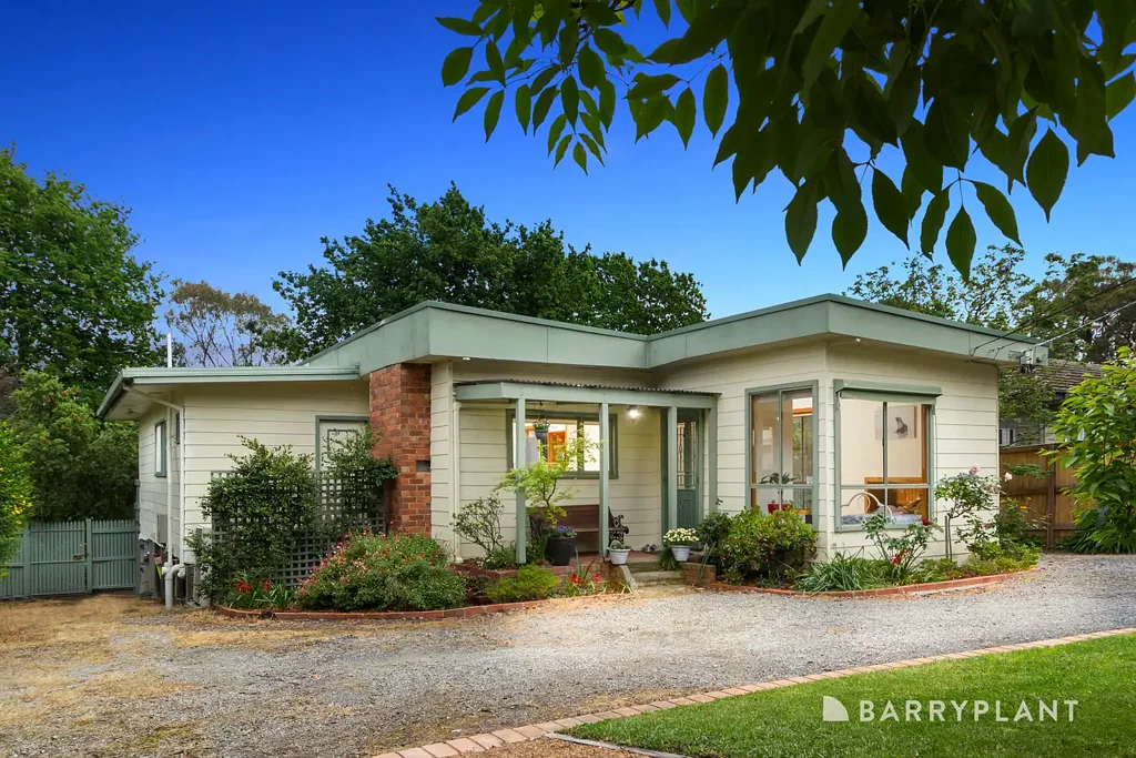 Ferntree Gully 4Kwarto * Sale by Set Date on Tuesday 2nd December at 6pm (unless sold prior) *