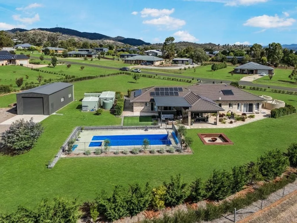 Tamworth 5chambre Premier Acerage  Lifestyle Living  in Bluechip  Forest Hills
No 1 Carrai Close