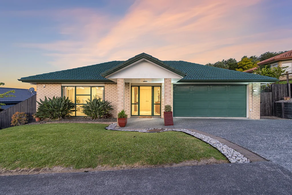 27 Roy Maloney Drive, Henderson, Waitakere City, Auckland