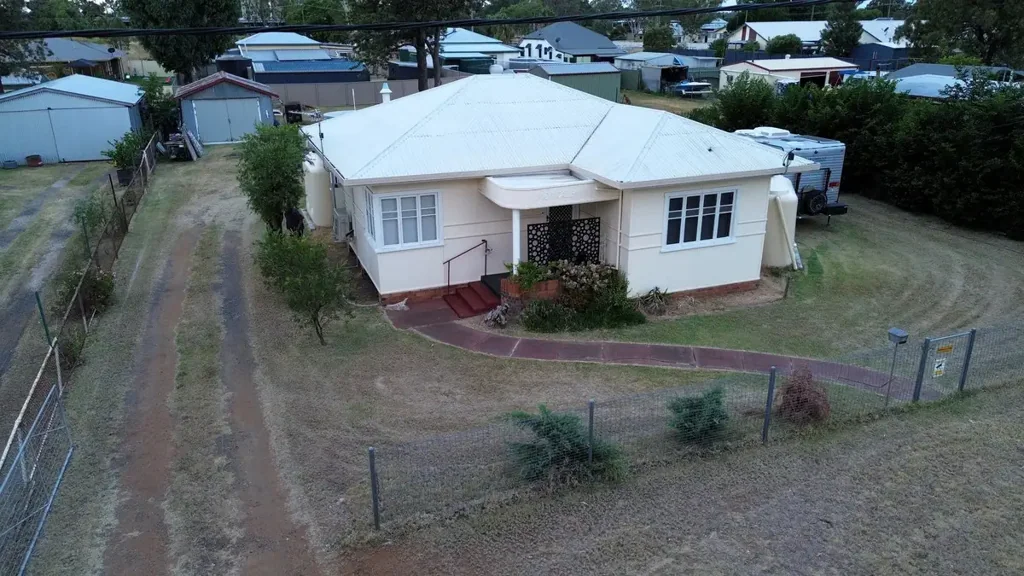 24 Davidson Street, Oakey, QLD 4401