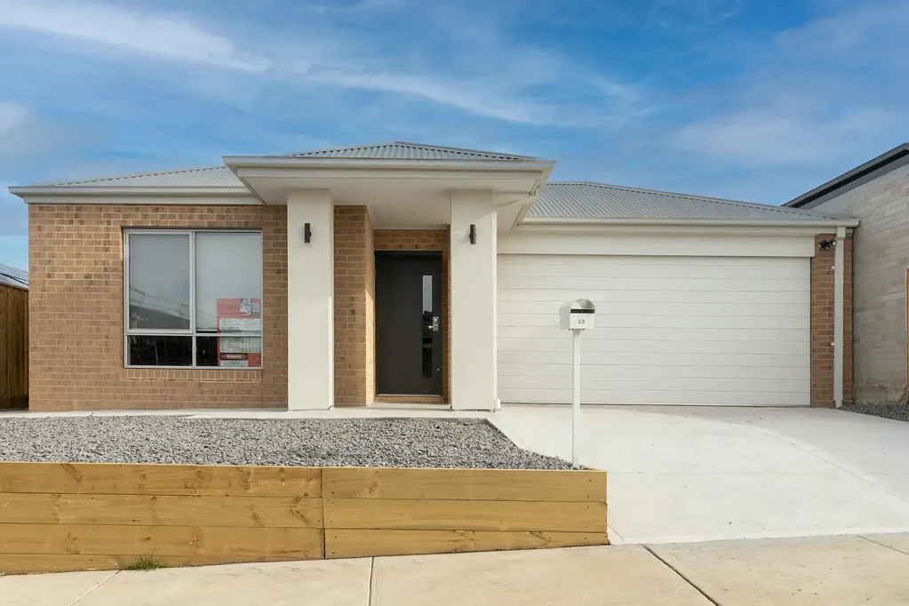 Four Bedroom Impressive Family Home !!!