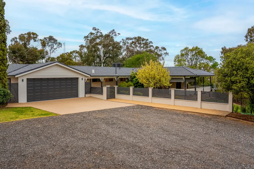 10 Kindra Crescent, Coolamon, NSW 2701