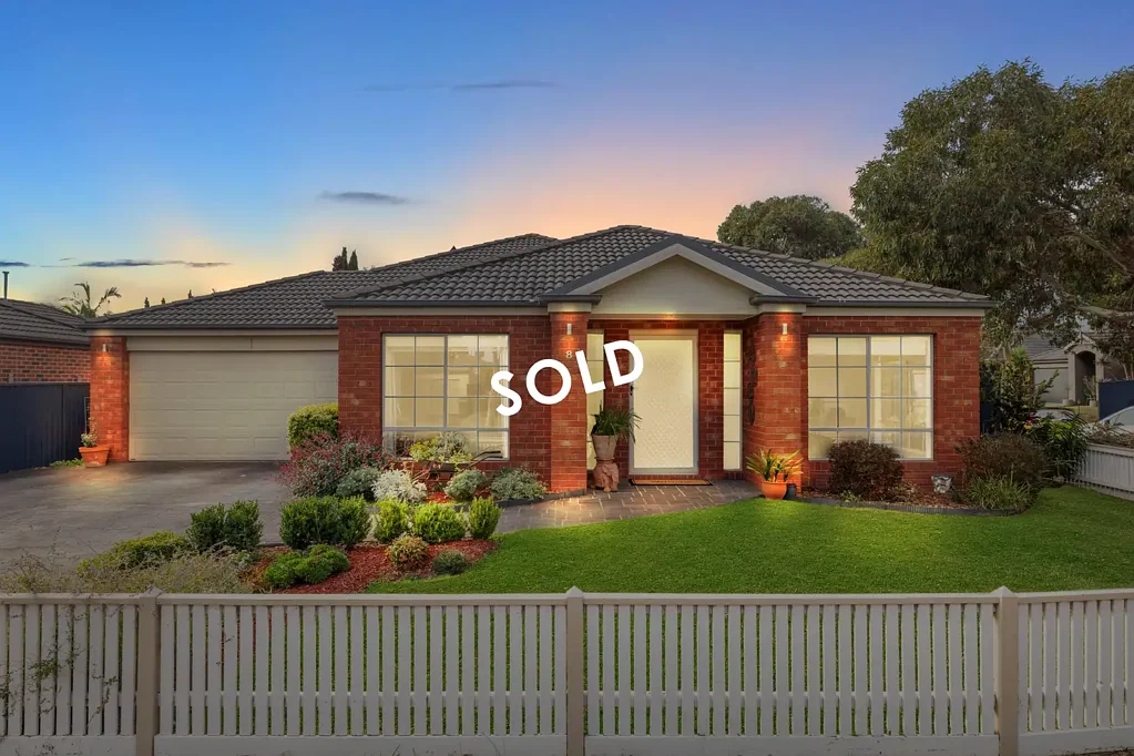8 Banksia Grove, Pakenham, VIC 3810