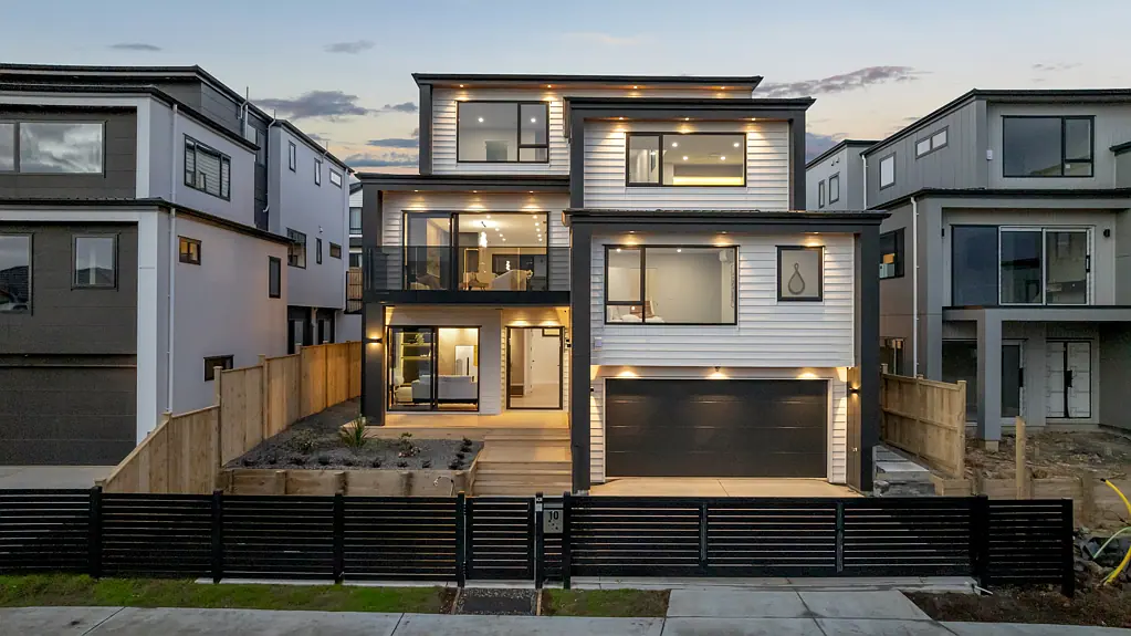 Flat Bush 9 Bedroom Skyline Luxury meets Premier Location