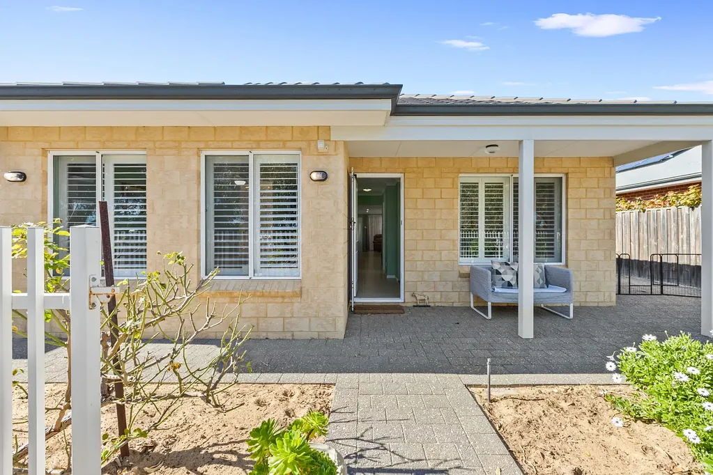Yanchep 3Kwarto Spacious Coastal Living with Parking for Four on a Bigger 462sqm Block!