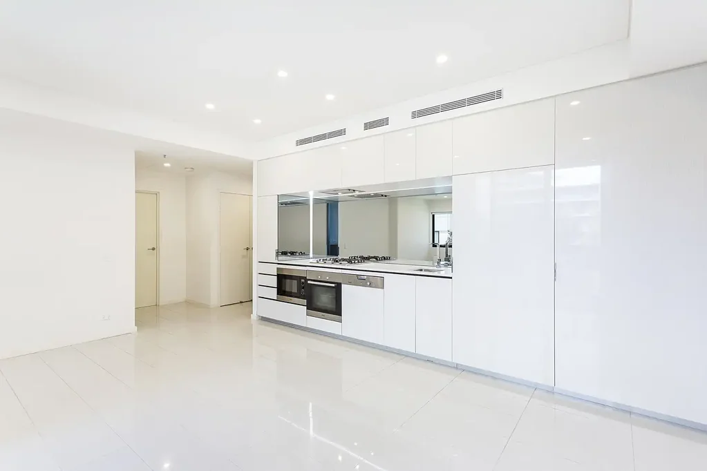 Immaculate modern apartment in Platinum building