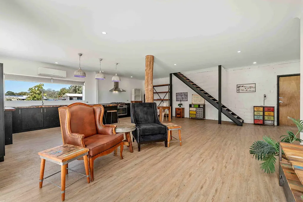 Lake Clifton 4房  Viewings by appointment: 718 Southern Estuary Rd