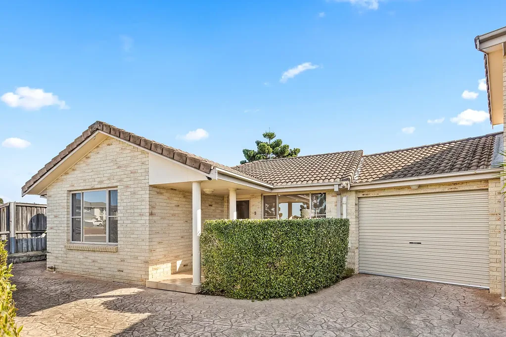 Blackbutt 3房  Spacious Single-Level Villa with Outstanding Potential