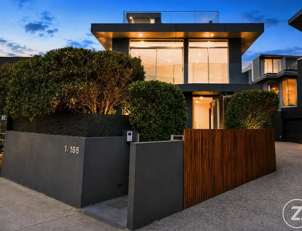 Parkdale 4 Bedroom Executive Beachside Luxury with Uninterrupted Bay Views