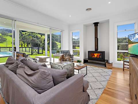 Berry 4 Bedroom Luxury family home with stunning views!