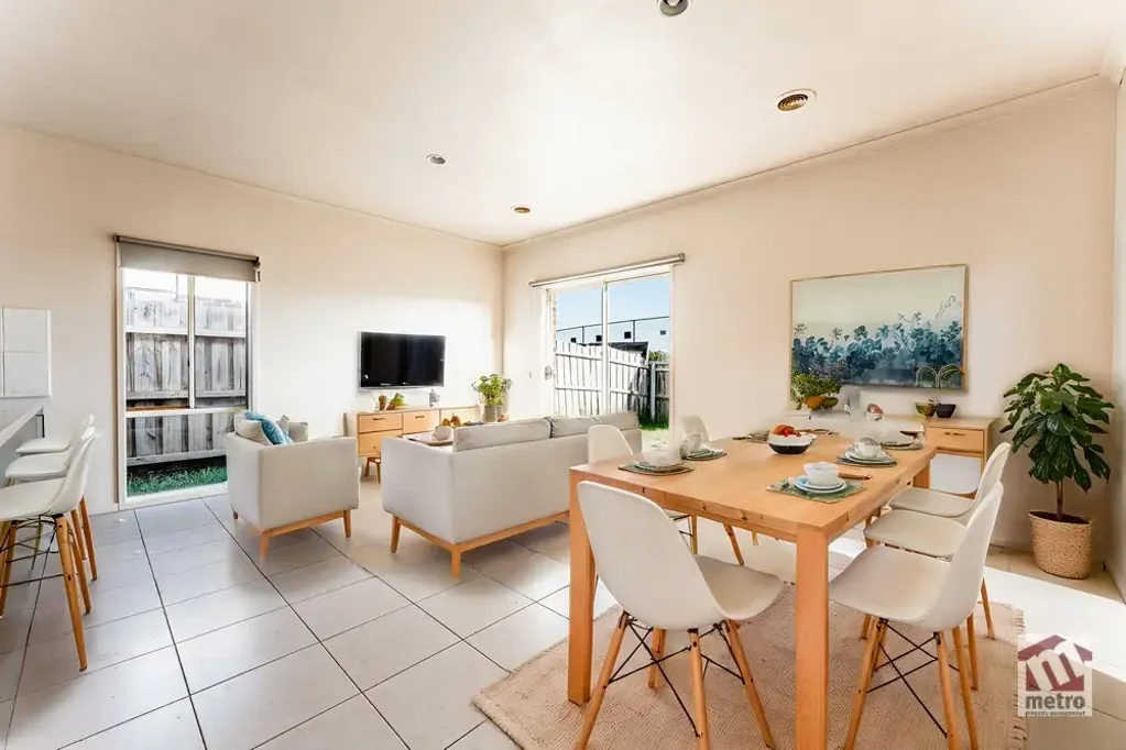 IMMACULATE FAMILY LIVING!