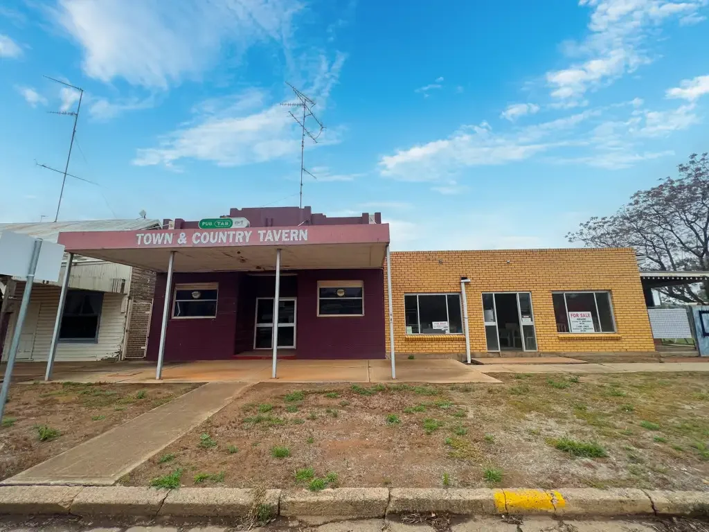 Ungarie 4房  Residence with Commercial Opportunity in Prime Location
