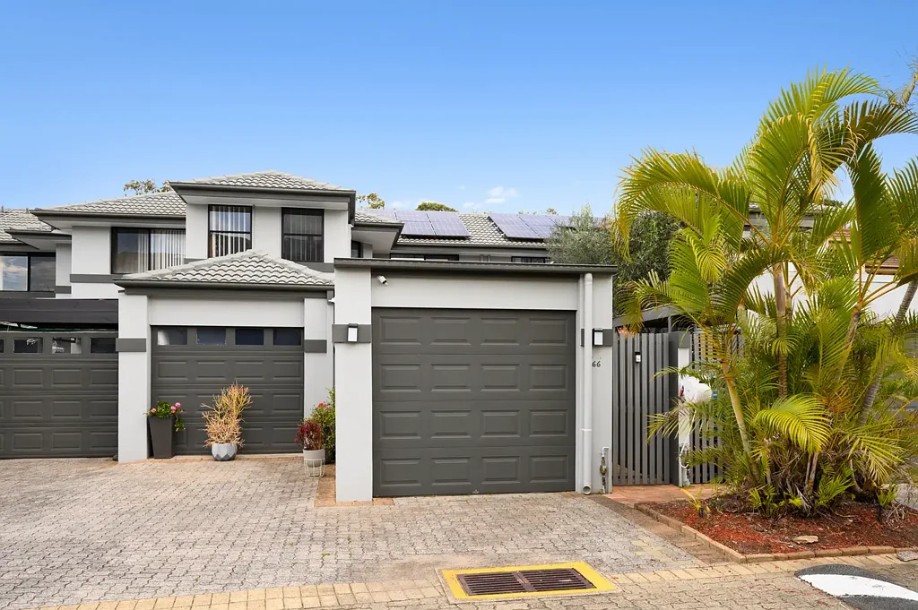 Runaway Bay 3房  Modern, Spacious Townhouse in a Secure Resort-Style Complex