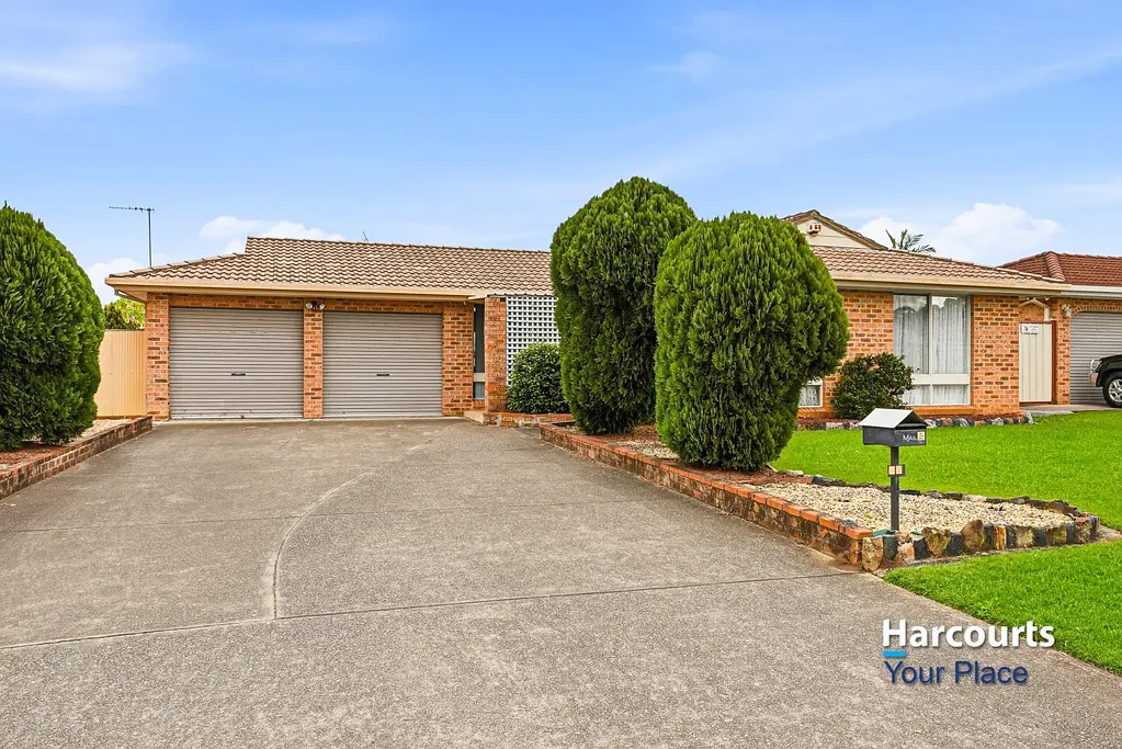 Erskine Park 3Zimmer Two Bathrooms | Multiple Living Areas | Flexible Floorplan with Potential 4th/5th Bedroom | Drive-Through Garage & Shed