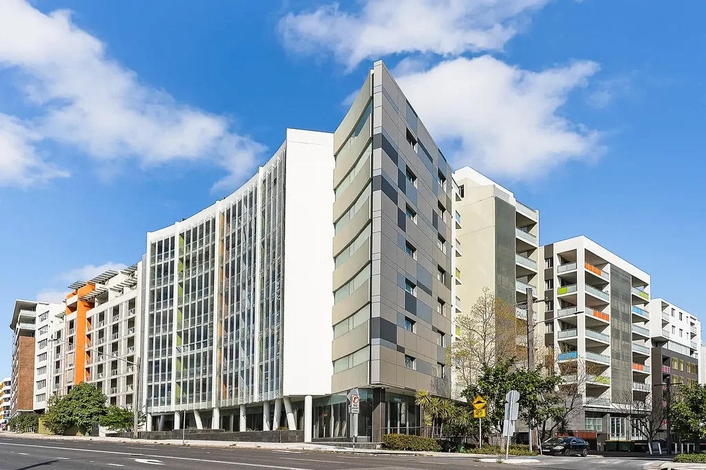 Strathfield 2ห้องนอน DESIGNER APARTMENT WITH LUSH GARDEN VIEWS - WALK TO STRATHFIELD & NORTH STRATHFIELD | Rear of Complex