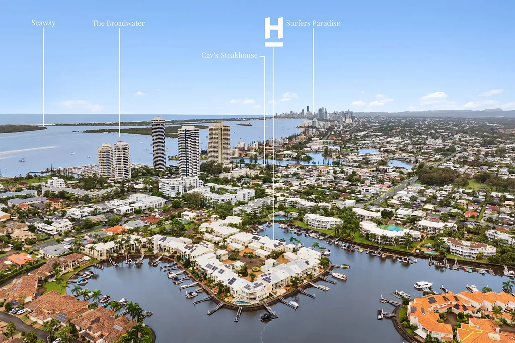 Runaway Bay 3غرفة نوم Waterfront Villa, Great Location, Vendor wants It SOLD
