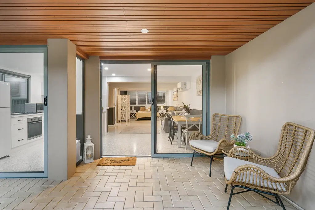 Clear Island Waters 3Habitaciones LUXURY RENOVATED TOWNHOUSE IN ONE OF GOLD COAST'S MOST CENTRAL & SOUGHT AFTER LOCATIONS