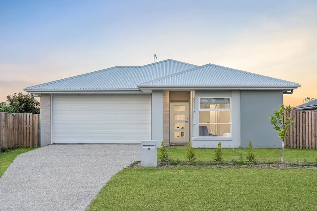 Crestmead 4房 近新住宅，空间宽敞，风格时尚，拎包入住！ Near-New Living with Space, Style and Nothing Left to Do!