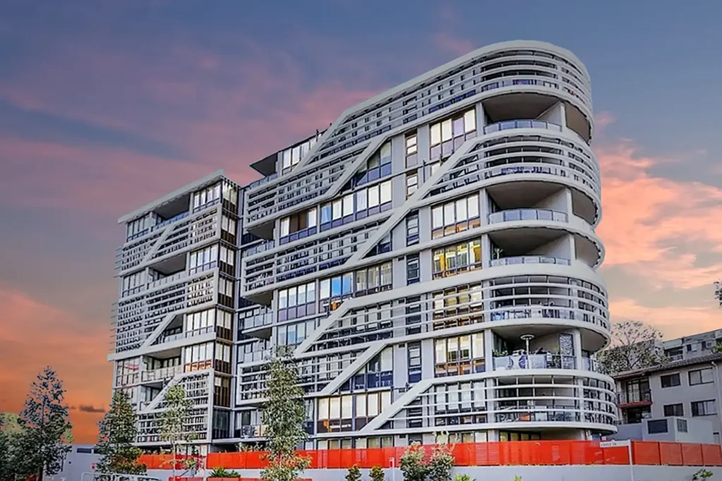 Bankstown 1房 Bankstown中心位置 开放式起居用餐 现代厨房电器 安全停车位 低维护生活 便捷交通网络 Modern Living in the Heart of Bankstown