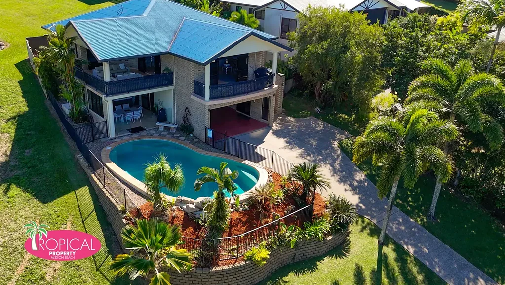 Wongaling Beach 4 Slaapkamer Immaculate, Elevated, Solid with Big Storage + Pool !