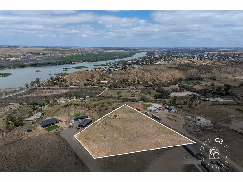 Mannum Beautiful little acreage overlooking the river