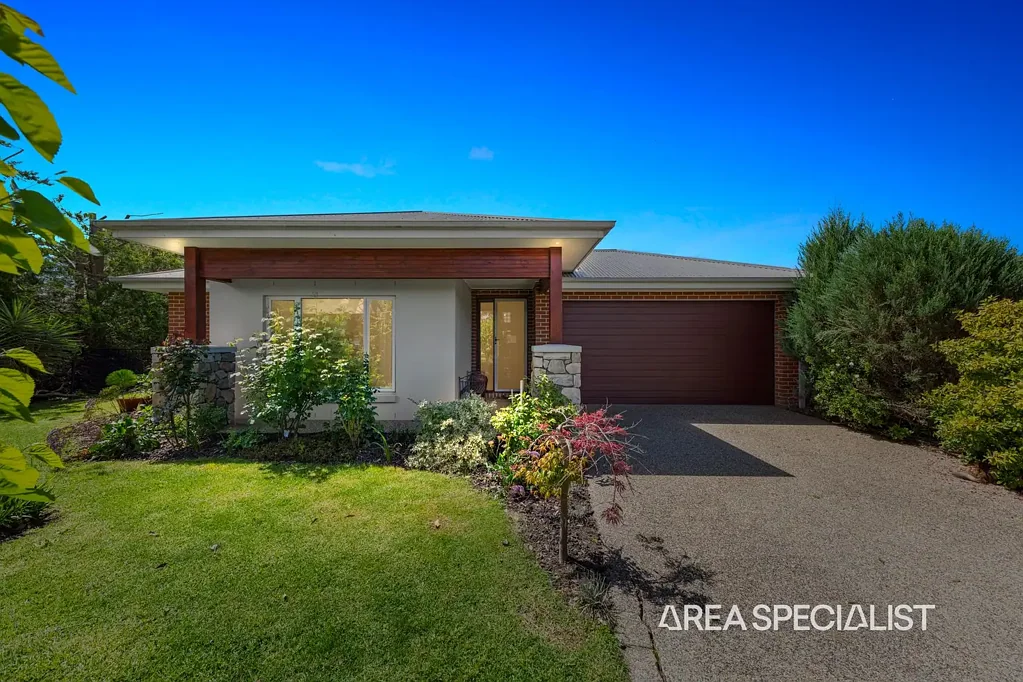 Lang Lang 4Moenga The Brief: Sophisticated Family Living in a Peaceful Court Setting
