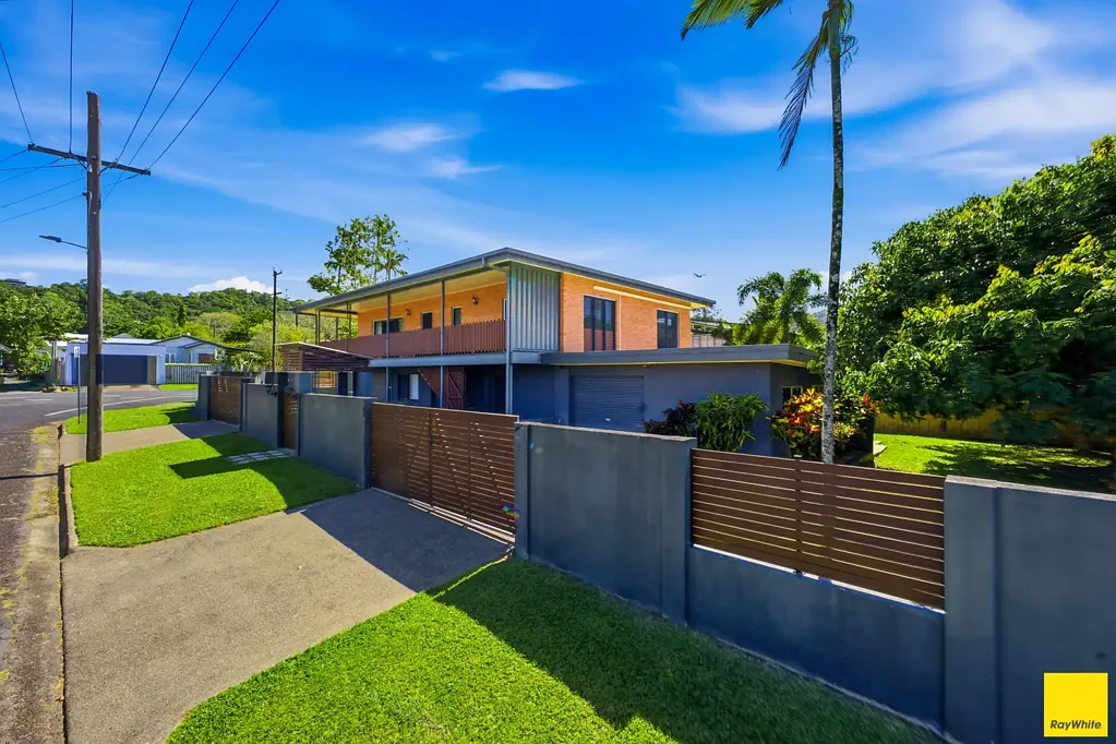 Large Family House in Popular Whitfield with Office!!!!