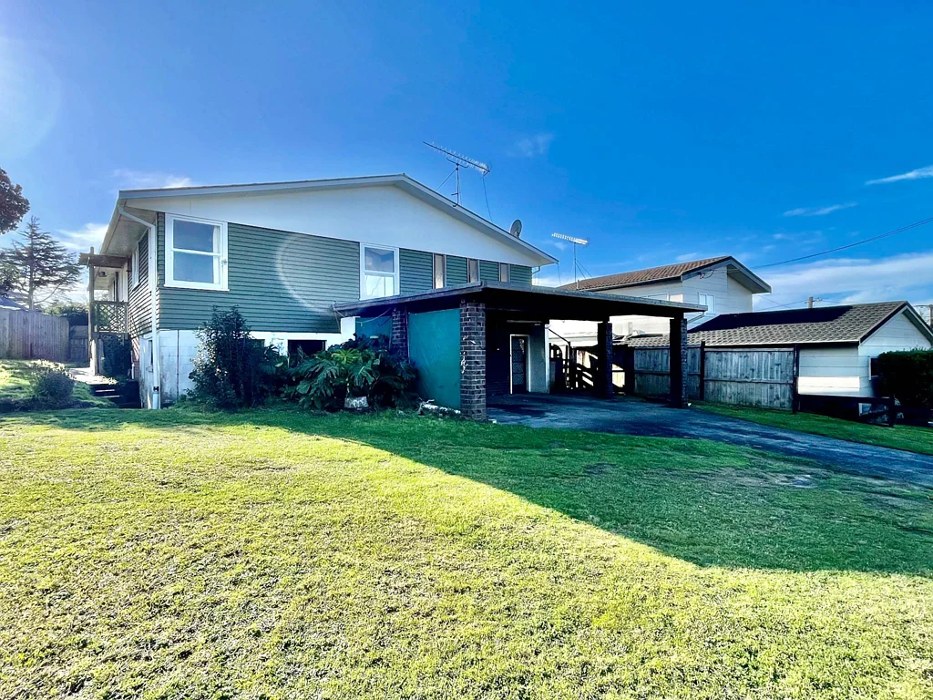 4 bedroom Family Home in Cockle Bay