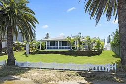 24 Helm Court, Mermaid Waters