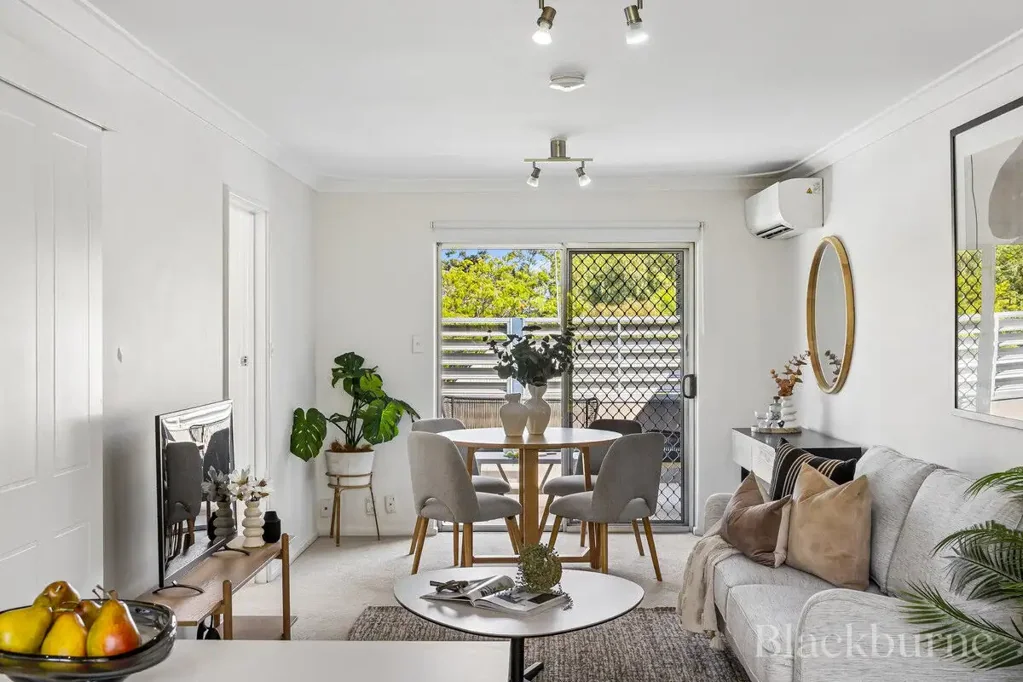Subiaco 2房  Leafy, Light-Filled & Private – Top-Floor Subiaco Sanctuary