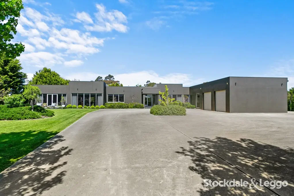 Traralgon 3房  A Rare Find: Luxury Lifestyle Acreage Sanctuary, Beautifully Appointed and Fabulous