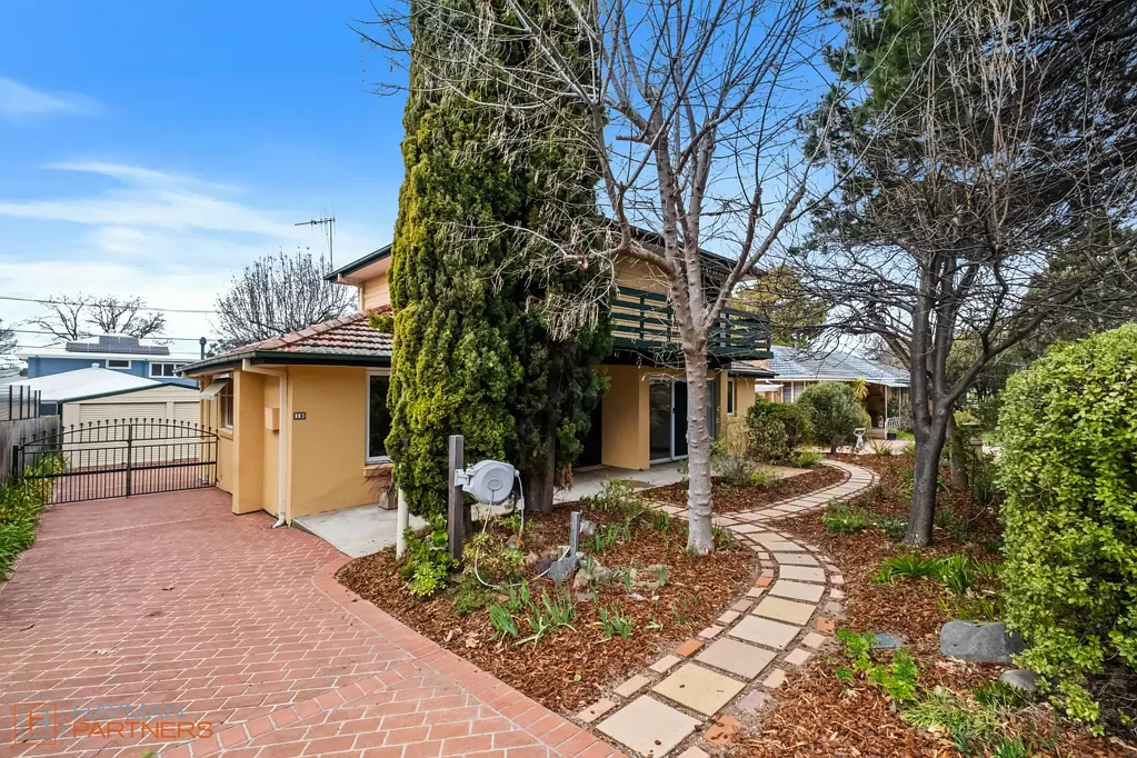 Curtin 5房  Spacious Family Haven in Leafy Curtin with Versatile Living and Entertaining