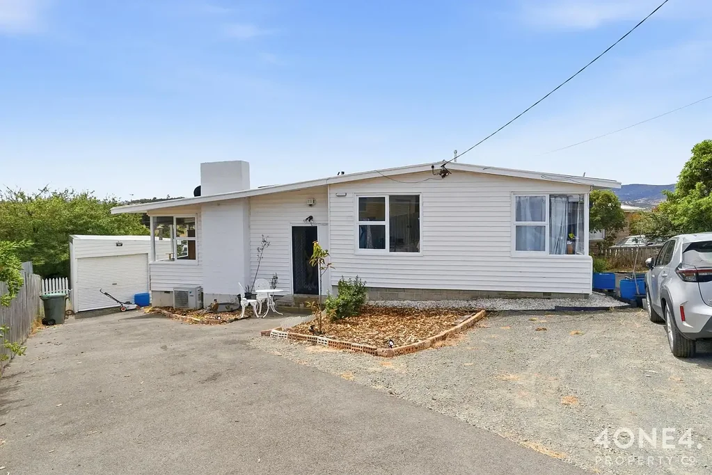 8 Centenary Crescent, Claremont, TAS 7011