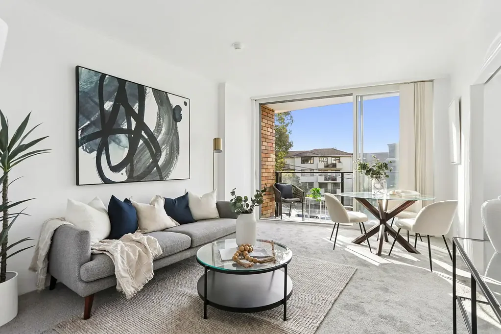 Kensington 1غرفة نوم North-Facing, Full of Potential Vibrant & Spacious Apartment