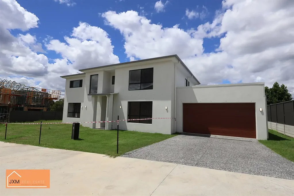 Near-New Executive Family Home in Stretton
